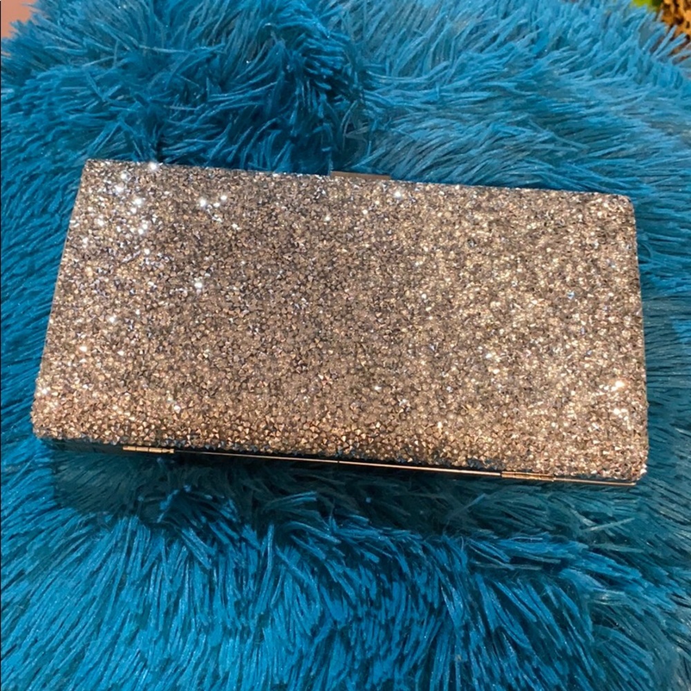 Sparkly evening bag with chain